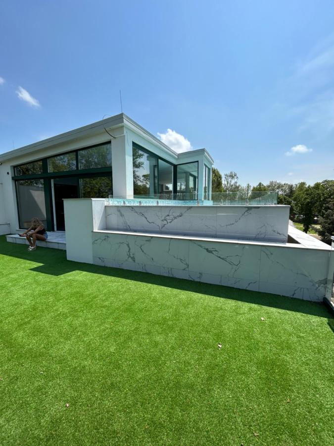 Villa Bauhaus Dream Deluxe T Siófok Eksteriør billede